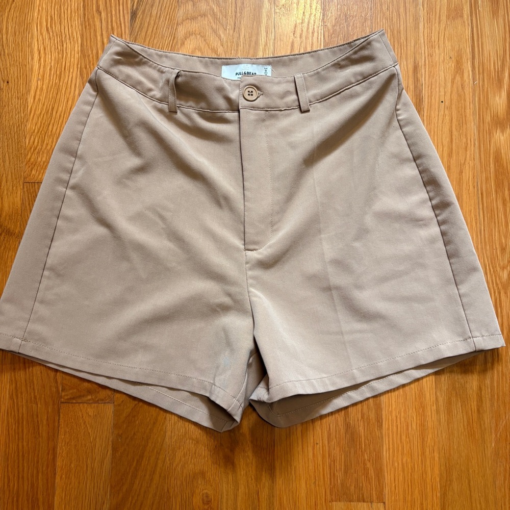 Pull & Bear Tailored Women’s Tan Shorts Medium Dressy High Waist Chino